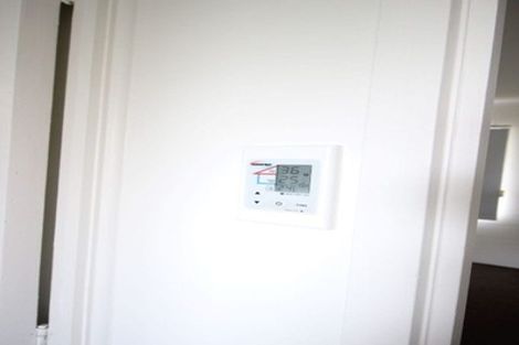 Photo of property in 2/587 Glenfield Road, Totara Vale, Auckland, 0629