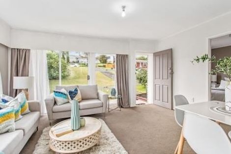 Photo of property in 2/13 Wykeham Place, Glenfield, Auckland, 0629