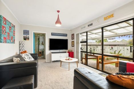 Photo of property in 7 Coulthard Terrace, Opaheke, Papakura, 2113