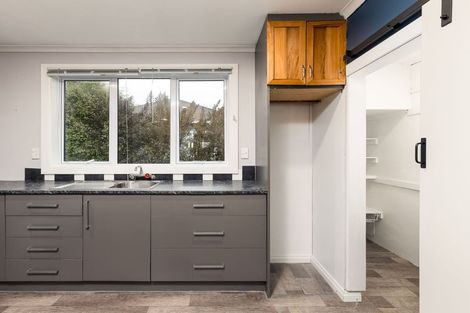 Photo of property in 12 Rhodes Street, Waimate, 7924