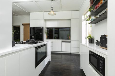 Photo of property in 5 Don Buck Road, Henderson, Auckland, 0614