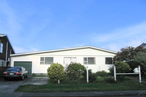 Photo of property in 22 Somes Crescent, Newlands, Wellington, 6037