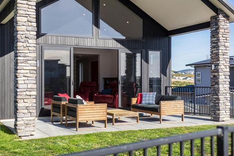 Photo of property in 14 The Fjord, Aotea, Porirua, 5024