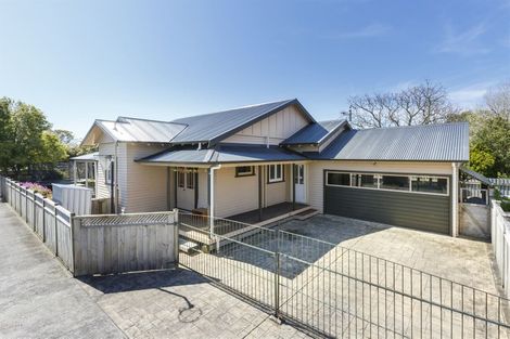 Photo of property in 32 Manson Street, Terrace End, Palmerston North, 4410
