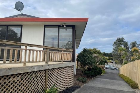 Photo of property in 72 Totaravale Drive, Totara Vale, Auckland, 0629