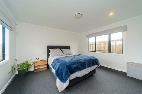 Photo of property in 114 Johnstone Drive, Fitzherbert, Palmerston North, 4410