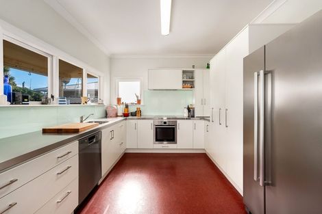 Photo of property in 240 Muritai Road, Eastbourne, Lower Hutt, 5013