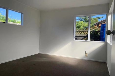 Photo of property in 1/12 De Thiery Place, Pakuranga Heights, Auckland, 2010