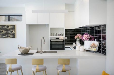 Photo of property in 12b September Place, Forrest Hill, Auckland, 0620