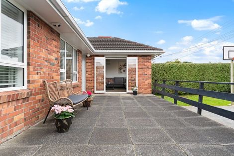 Photo of property in 71 Wallace Road, Mangere Bridge, Auckland, 2022