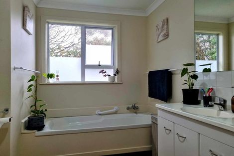 Photo of property in 136a Seaview Road, Westown, New Plymouth, 4310