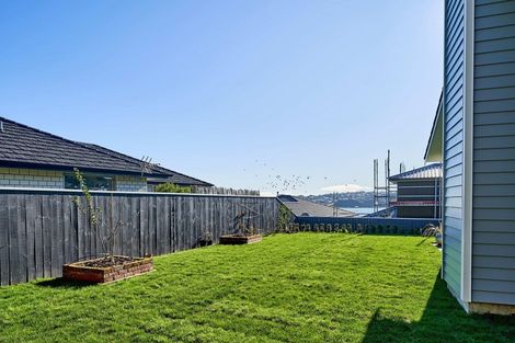 Photo of property in 28 Margaret Shields Avenue, Aotea, Porirua, 5024