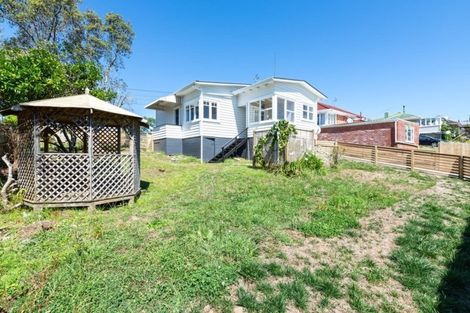 Photo of property in 30 Koromiko Street, New Lynn, Auckland, 0600