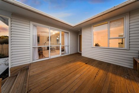 Photo of property in 37 Mckenzie Road, Mangere Bridge, Auckland, 2022