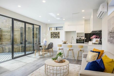 Photo of property in 12b September Place, Forrest Hill, Auckland, 0620