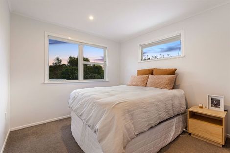 Photo of property in 24 Gill Avenue, Te Atatu Peninsula, Auckland, 0610