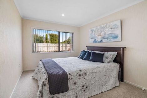 Photo of property in 9 Barry Curtis Place, Levin, 5510