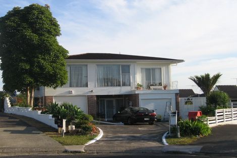 Photo of property in 2/32 Marcel Place, Glenfield, Auckland, 0629