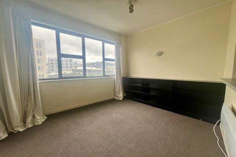 Photo of property in 17 Kent Terrace - Kent Apartments, 3e/16 Kent Terrace, Mount Victoria, Wellington, 6011