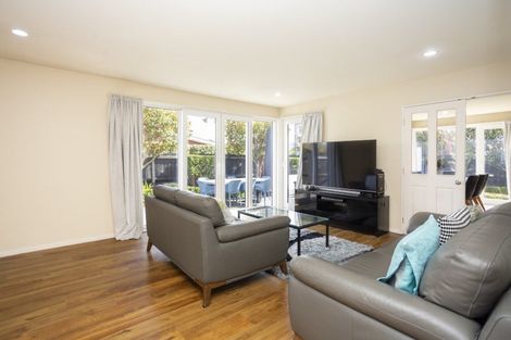 Photo of property in 1 Rosefield Lane, Northcote, Christchurch, 8052