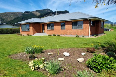 Photo of property in 104 Waller Street, Murchison, 7007