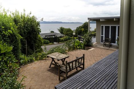 Photo of property in 14 Manahi Avenue, Kawaha Point, Rotorua, 3010