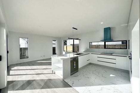 Photo of property in 3b Glennandrew Drive, Half Moon Bay, Auckland, 2012