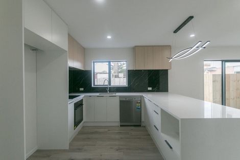 Photo of property in 17e Martin Place, Kelston, Auckland, 0602