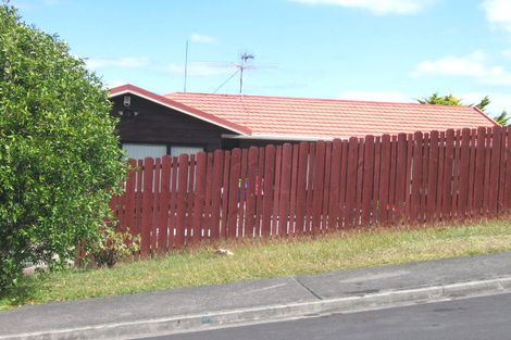 Photo of property in 2/3 Valecrest Place, Bayview, Auckland, 0629