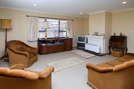 Photo of property in 2/9 Kallaroo Place, Botany Downs, Auckland, 2010