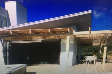 Photo of property in 21 Beach Valley Road, Piha, 0772