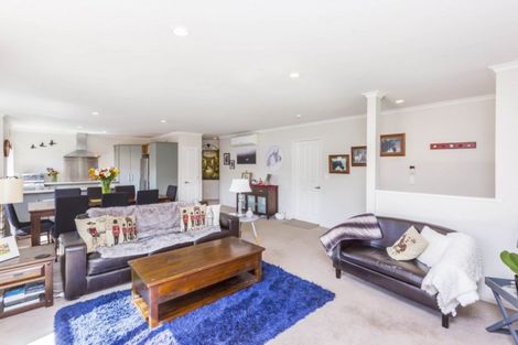 Photo of property in 3 Aragon Grove, Kingsley Heights, Upper Hutt, 5018