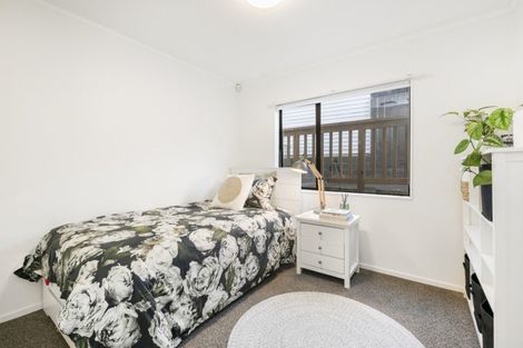 Photo of property in 2/14 Windy Ridge Road, Glenfield, Auckland, 0629