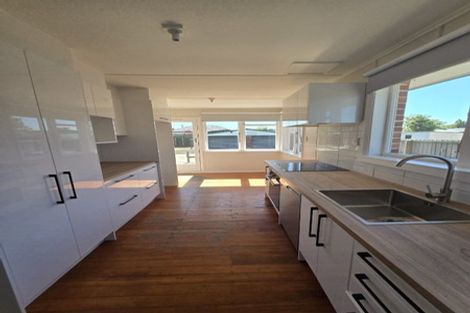 Photo of property in 37 Flay Crescent, Burnside, Christchurch, 8053