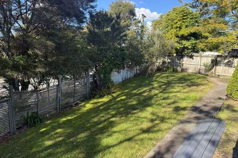 Photo of property in 1/76 Kaurilands Road, Titirangi, Auckland, 0604