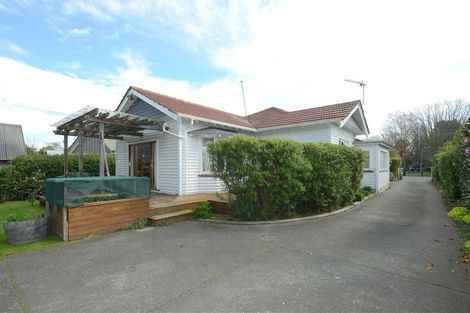 Photo of property in 82 Avonhead Road, Avonhead, Christchurch, 8042