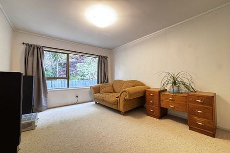 Photo of property in 20 Langstone Place, Chatswood, Auckland, 0626
