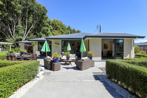 Photo of property in 16 Karaka Place, Kinloch, Taupo, 3377