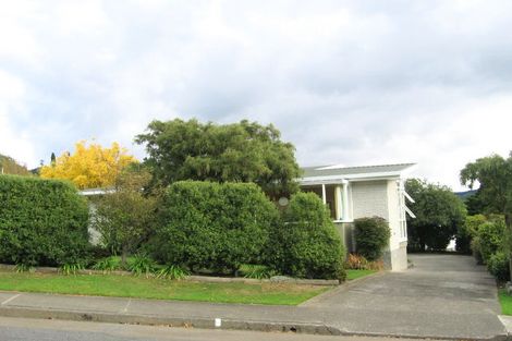 Photo of property in 8 Harewood Grove, Pinehaven, Upper Hutt, 5019