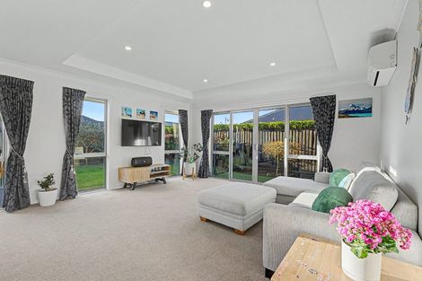 Photo of property in 12 Oakdene Place, Halswell, Christchurch, 8025