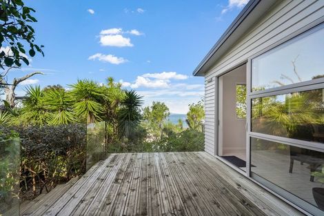 Photo of property in 30c Wade River Road, Stanmore Bay, Whangaparaoa, 0932
