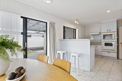 Photo of property in 15a Edward Avenue, Orewa, 0931