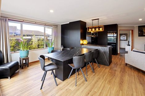 Photo of property in 18 Gibbston Close, Huntington, Hamilton, 3210