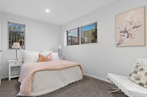 Photo of property in 26d Trojan Crescent, New Lynn, Auckland, 0600