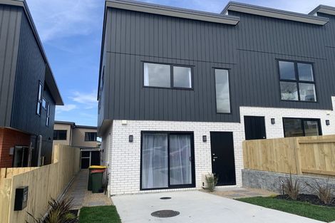 Photo of property in 28 Paina Crescent, Massey, Auckland, 0614