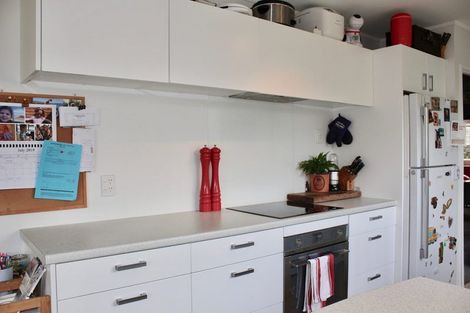 Photo of property in 58 Taipari Road, Te Atatu Peninsula, Auckland, 0610