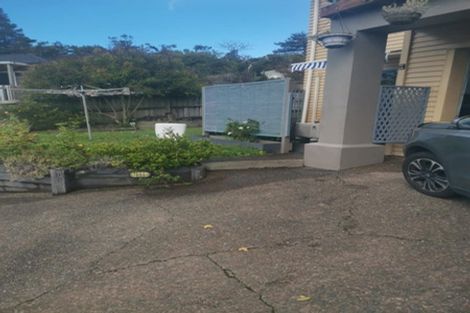 Photo of property in 10c Earl Road, Titirangi, Auckland, 0604