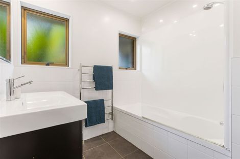 Photo of property in 33 Tree View Avenue, Glenfield, Auckland, 0629