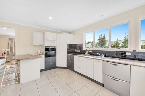 Photo of property in 52 Ennis Avenue, Pakuranga Heights, Auckland, 2010