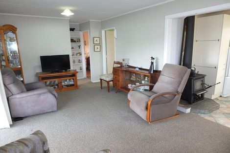 Photo of property in 27 Hennessy Street East, Foxton Beach, Foxton, 4815